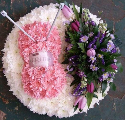   Ball of Wool & Knitting Needles Funeral Tribute